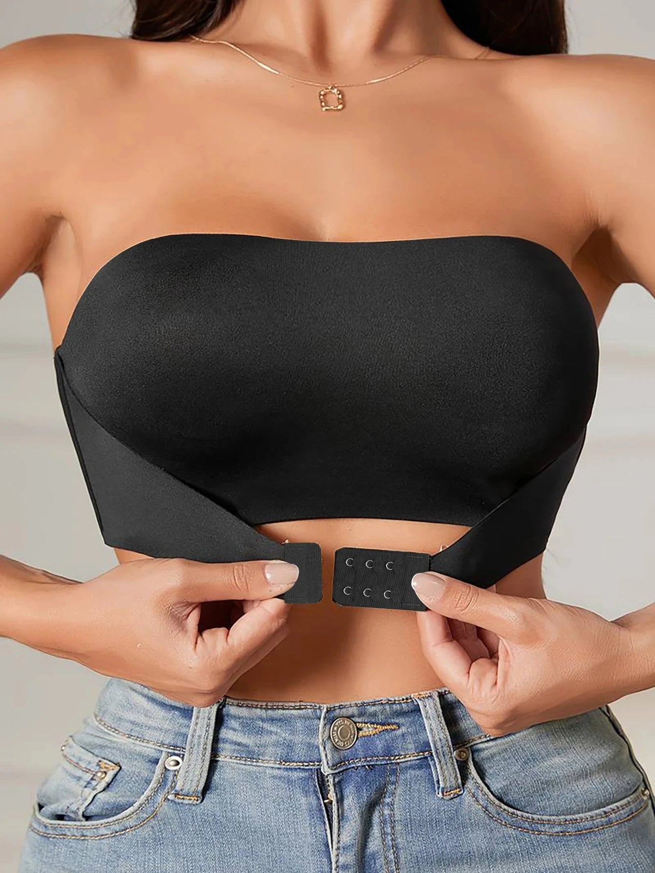 InvisibleCharm | Stays in Place Without Straps